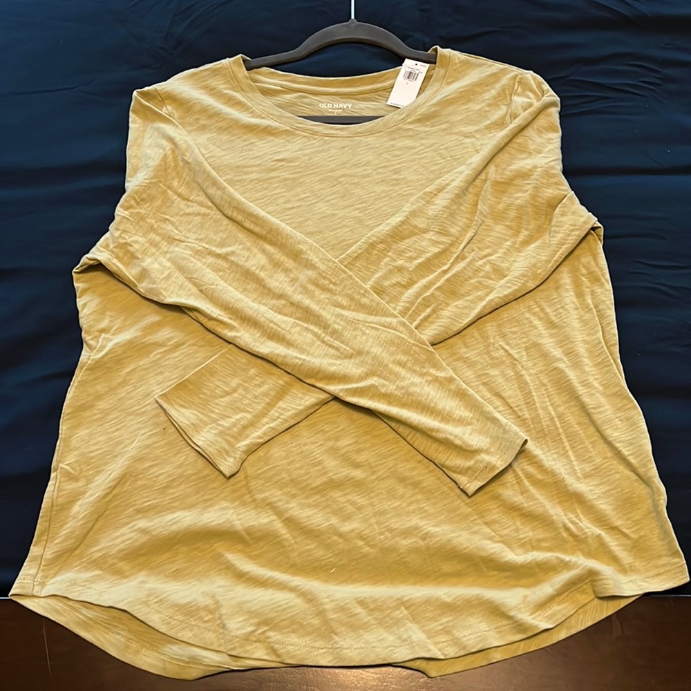 Long sleeve t-shirt NWT